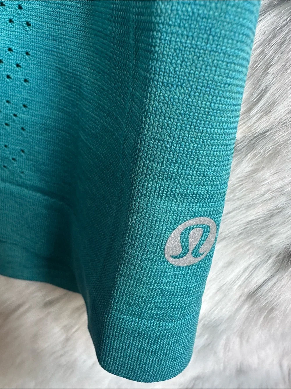 593. Lululemon 2pc set bundle capris and top